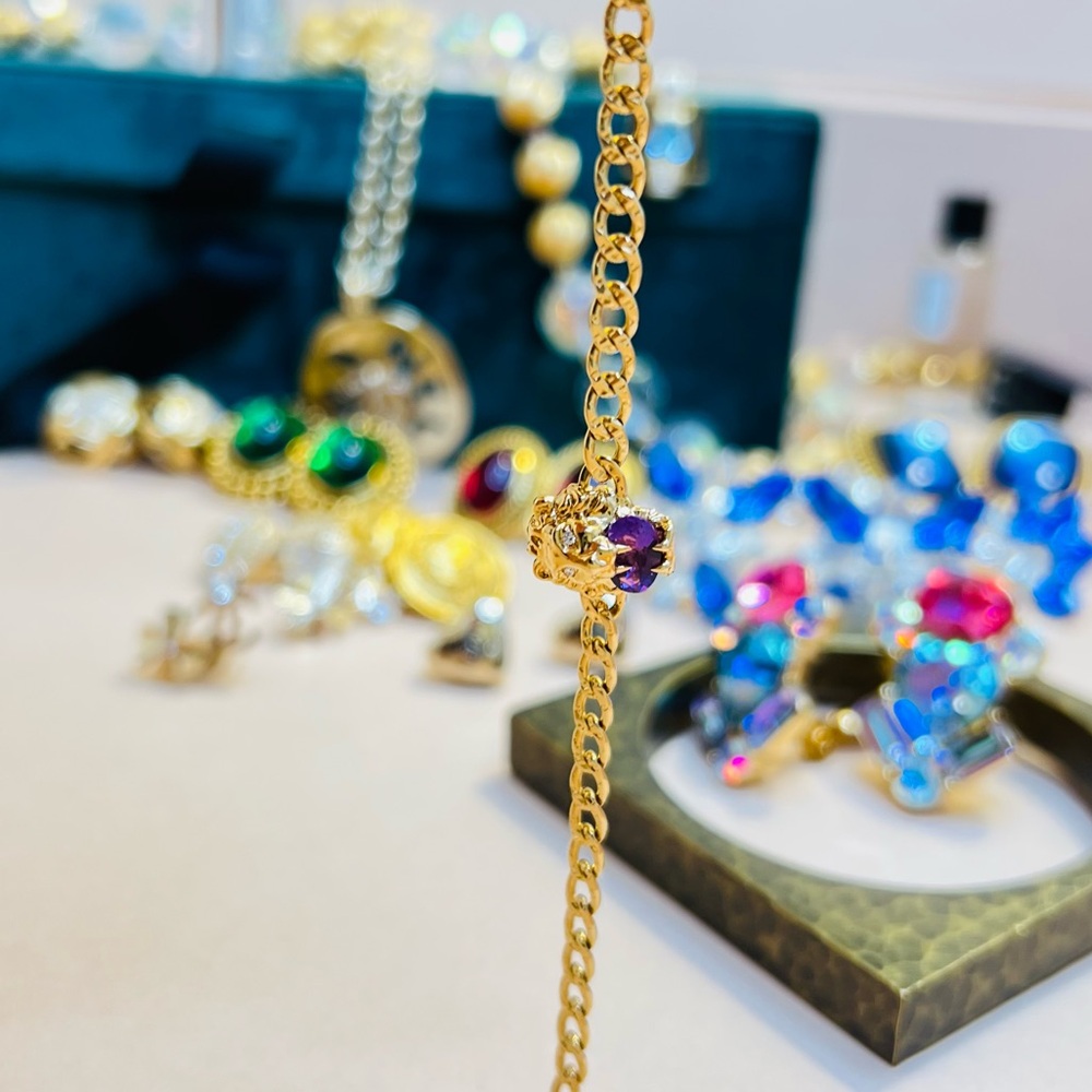 Auth GUCCI Lion Bracelet • Diamonds 18K Yellow Gold Amethyst Gemstone Authentic